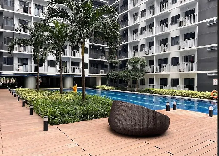 Cozy Moa Staycation Pool View Netflix And Walk To Mall